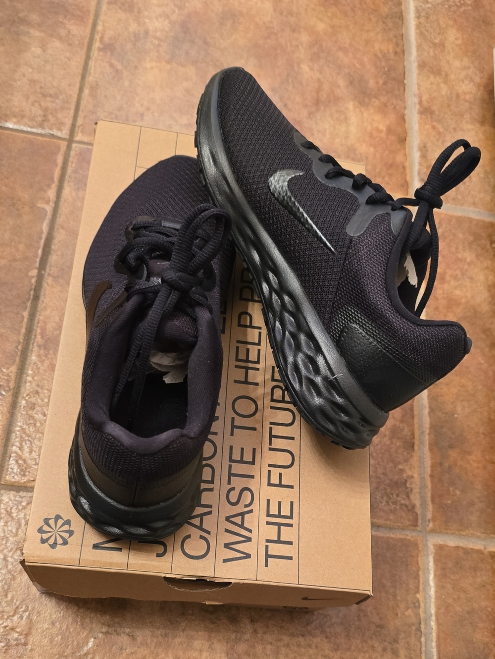 🆕️ Nike Women’s Revolution Athletic Sneakers (NWT)